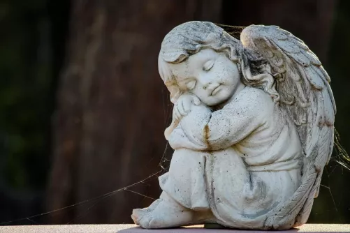 Alvó angyal (szobor)