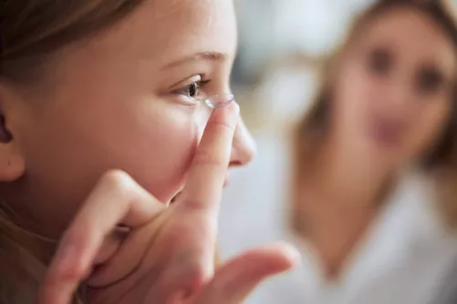 Kontaktlencse felhelyzése