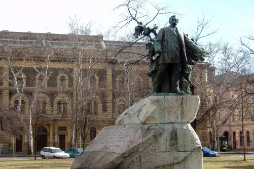 Szeged, Szécheny tér, Deak Ferenc szobra