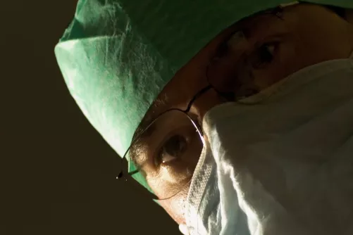 Sebészi maszk – korlátozott védelem... (fotó: wax115)