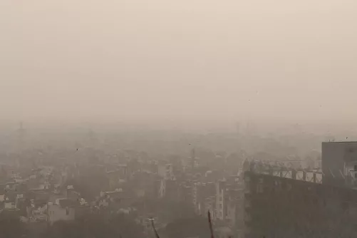 Városra telepedő szmog, füstköd