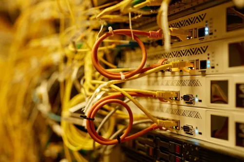 Hálózati eszközök vezetékes kapcsolatban