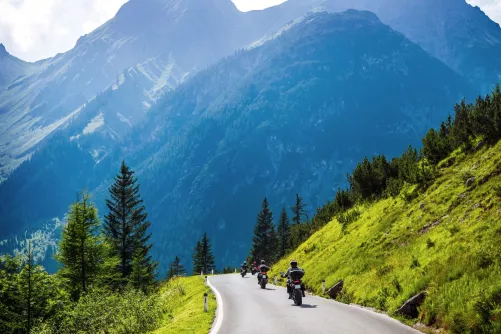 Motorkerékpárral a hegyekben