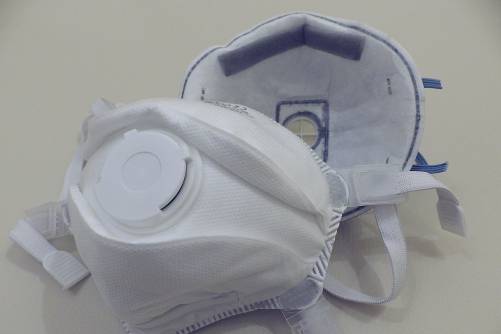 Légzésvédő maszk, félálarc (fotó: VBEdgar)