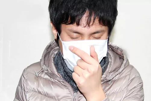 Szájmaszkot használó beteg...