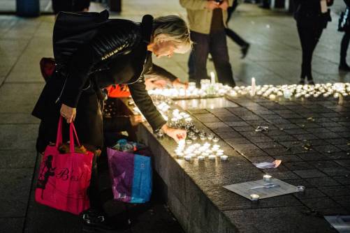 Mécseseket gyújtanak Strasbourg-ban 2015 november 14-én