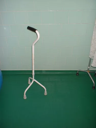 Stabilizált, háromlábú bot