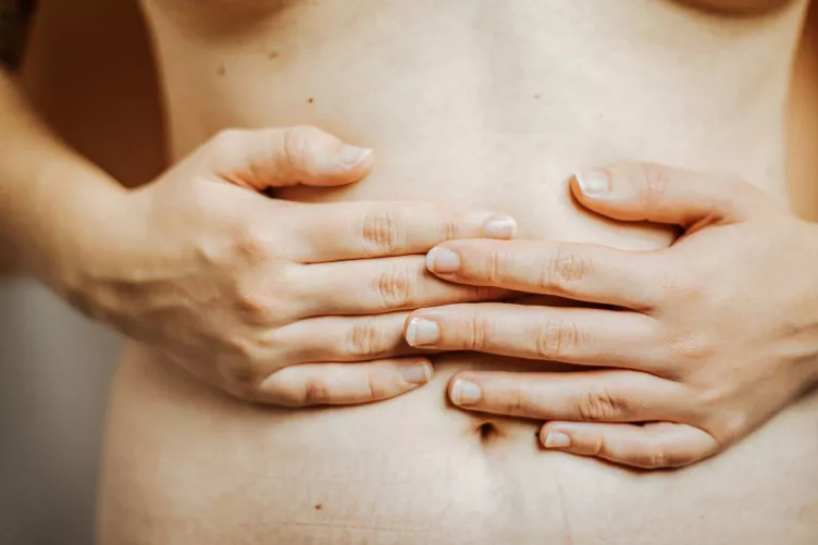 Kezek gyomortájékon