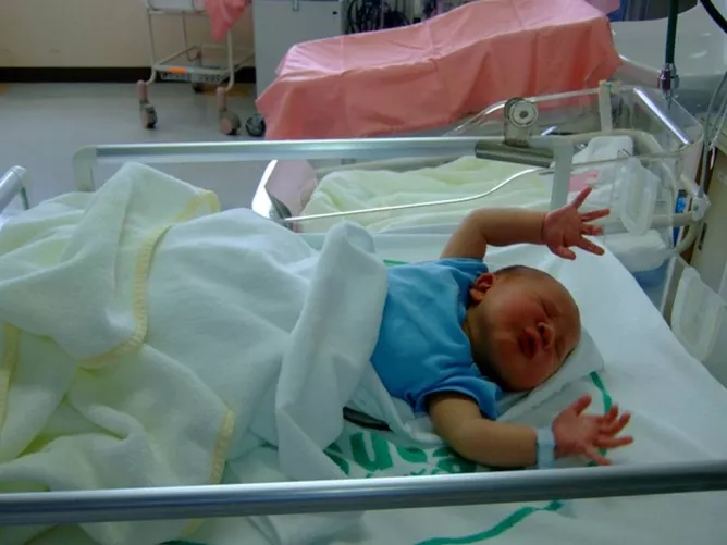 Moro-reflex csecsemőn