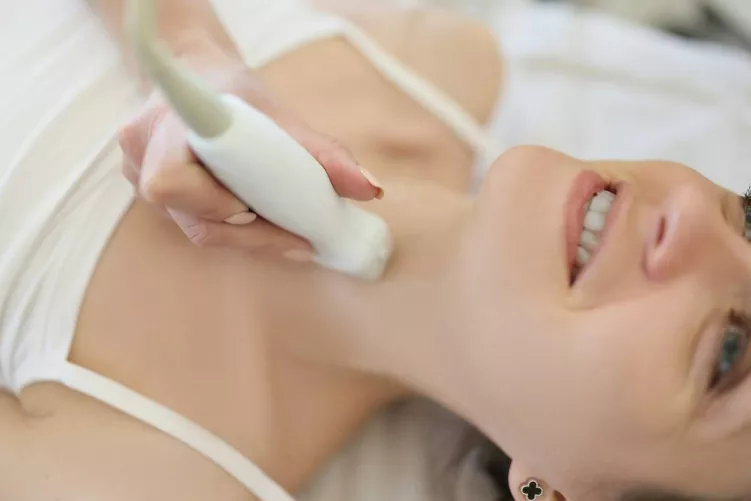 Pazsmirigy ultrahang vizsgálata fiatal nőnél