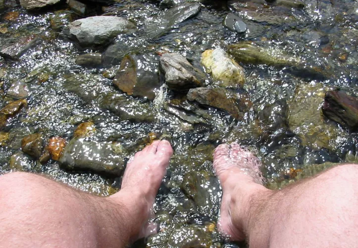 Hűsítő lábfürdő