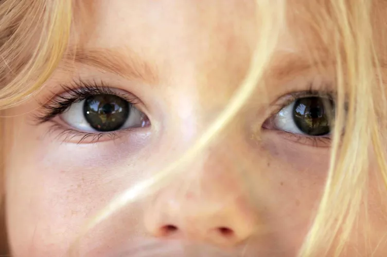 Kislány szemei közelről