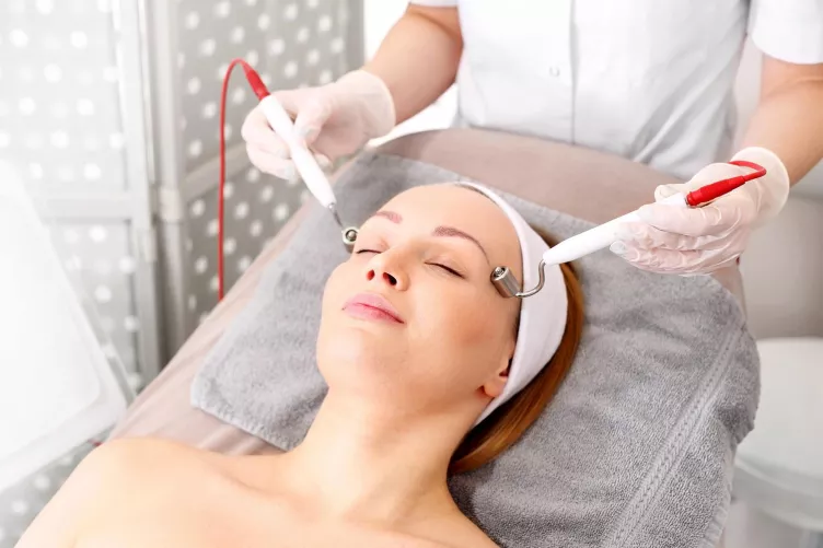 Kozmetikusnál – galvánáram, iontoforézis 