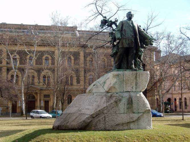 Szeged, Szécheny tér, Deak Ferenc szobra