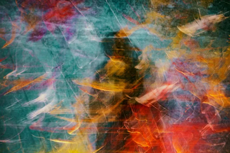 Színes, elmosódó, misztikus háttér és alak (illusztráció)