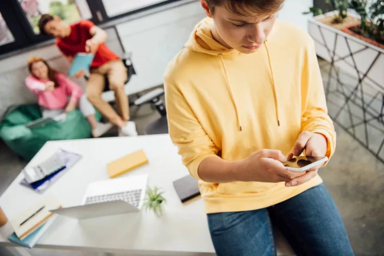 Tinédzserek, online kihívások