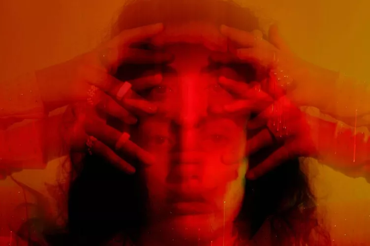 Stressz az arcon (montázs)