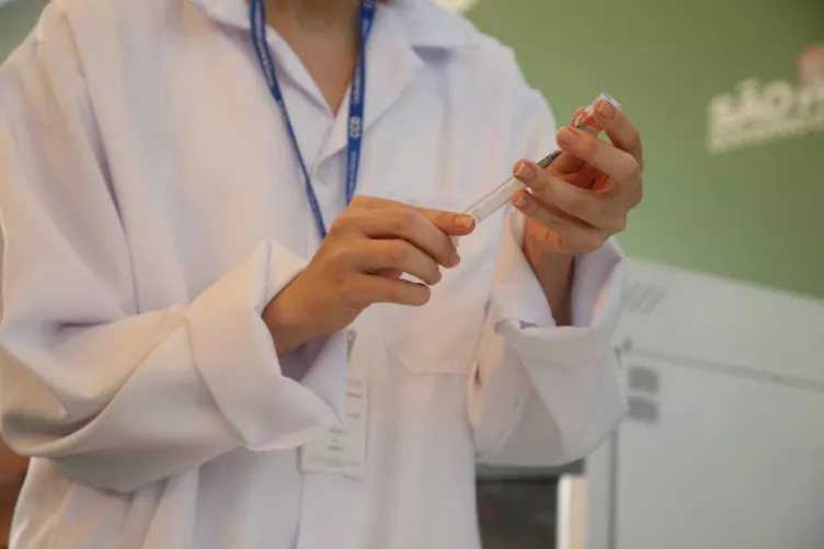 Fecskendő felszívása.