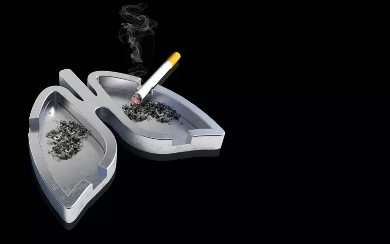 Tüdő alakú hamutál cigarettával (illusztráció)