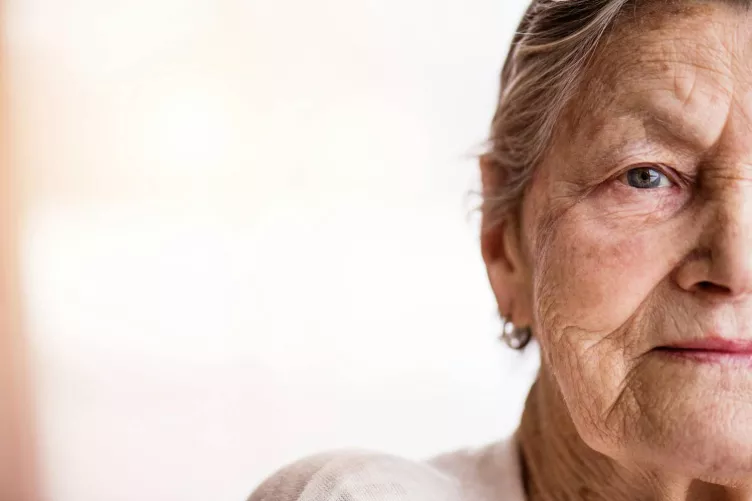 Idős hölgy
