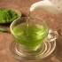 Zöld tea, kannából a csészébe