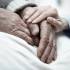 Kéz nyugszik kézen