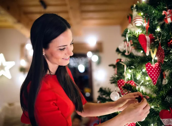 Karácsonyfa díszítés