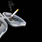 Tüdő alakú hamutál cigarettával (illusztráció)